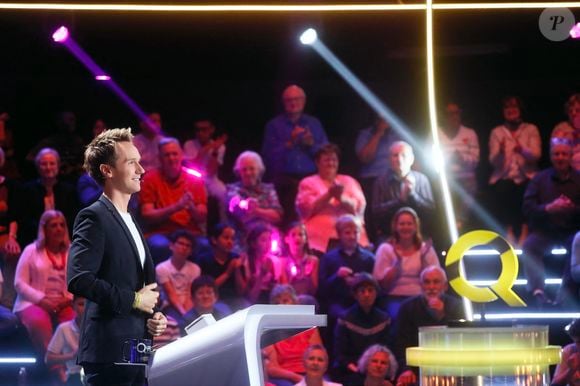 En juin dernier, Cyril Féraud annonçait son retrait de 4 programmes : La carte aux trésors, Le grand concours des régions, Le festival international du cirque de Monte-Carlo et Le Quiz des champions.

Exclusif - Cyril Féraud à l'enregistrement de l'émission "Le Quiz des Champions" aux Studios 130 à Saint-Denis, le 5 juin 2024.

Photo : Christophe Clovis / Bestimage