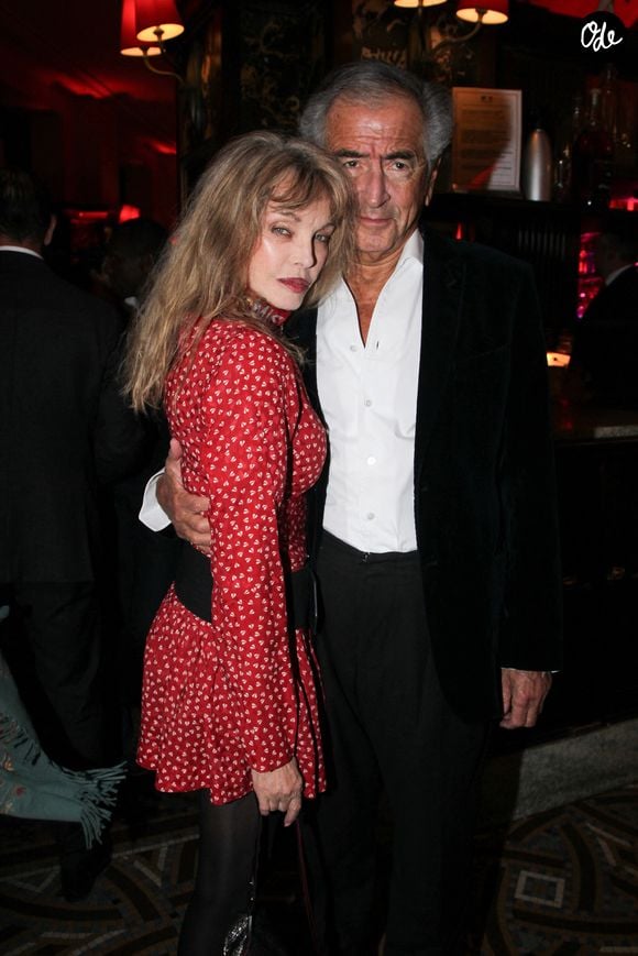 Arielle Dombasle et Bernard-Henri Lévy lors de la soirée de remise du prix littéraire de la Closerie des Lilas à Paris le 6 mai 2026. 

© Philippe Baldini / Bestimage