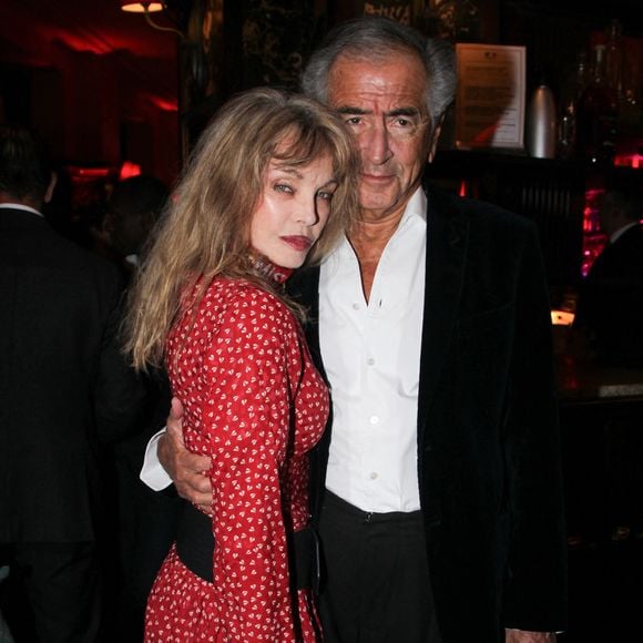 Arielle Dombasle et Bernard-Henri Lévy lors de la soirée de remise du prix littéraire de la Closerie des Lilas à Paris le 6 mai 2026. 

© Philippe Baldini / Bestimage