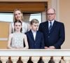 La famille princière a assisté au lancement des festivités de la Saint-Jean

Le prince Albert II de Monaco, la princesse Charlène de Monaco, le prince héréditaire Jacques de Monaco, marquis des Baux, la princesse Gabriella de Monaco, comtesse de Carladès au balcon du Palais princier lors de la célébration de la fête de la Saint Jean sur la Place du Palais princier de Monaco. La Saint Jean est à l'origine une fête païenne puis chrétienne. Pour les païens, c'était une fête qui célébrait les moissons. Une fois christianisée, cette fête est devenue celle du solstice d'été et donc la fête de la lumière. © Claudia Albuquerque/Bestimage