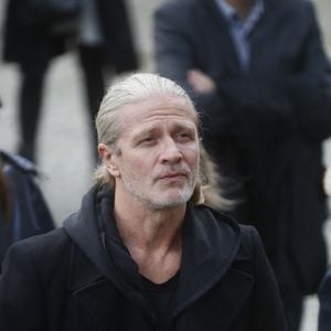 Exclusif - Emmanuel Petit - Obsèques de Jérôme Le Fauconnier au cimetière du Père Lachaise à Paris, le 10 octobre 2024. Le journaliste de "L'Equipe" est décédé dans la nuit du 3 au 4 octobre 2024 à l'âge de 57 ans, des suites de la maladie de Charcot. © Christophe Clovis / Bestimage