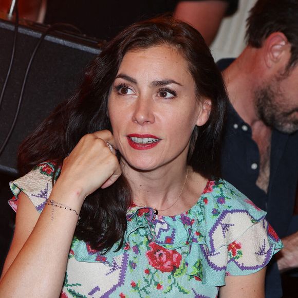 Elle y vit précisément depuis 2000, soit depuis plus de vingt ans. 

Olivia Ruiz participe à la soirée " L'Ete Litteraire & Musical " aux Deux Magots le 27 juin 2022 à Paris, France. Photo par Jerome Domine/ABACAPRESS.COM