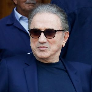 Michel Drucker - Sorties des obsèques de Philippe Labro dans l'église de Saint-Germain-des-Prés à Paris le 13 juin 2025. © Dominique Jacovides - Christophe Clovis / Bestimage