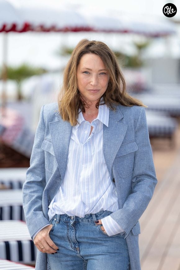 Laura Smet participe à la séance photo « Surface » dans le cadre du 8e Festival international Canneseries, à la Plage du Majestic, le 28 avril 2025 à Cannes, en France. Photo : Shootpix/ABACAPRESS.COM