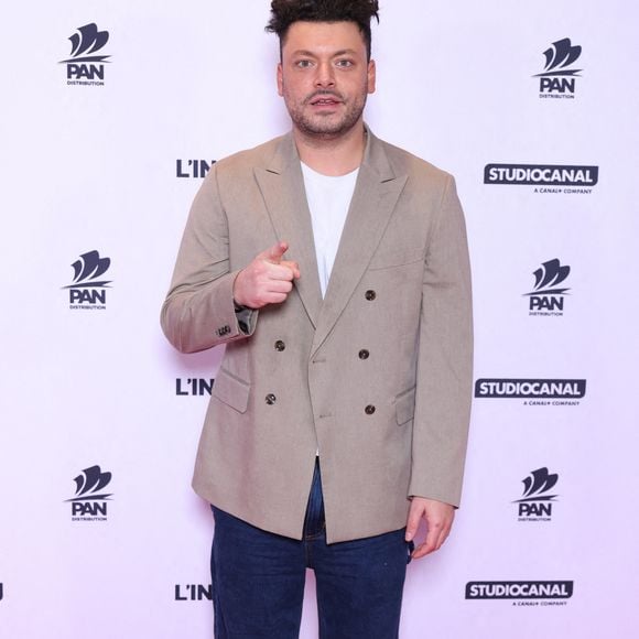 Kev Adams assiste à la première de "L’Inflitrée" au Pathé Palace à Paris, en France, le 2 février 2026. Photo de Jérôme Domine/Abaca