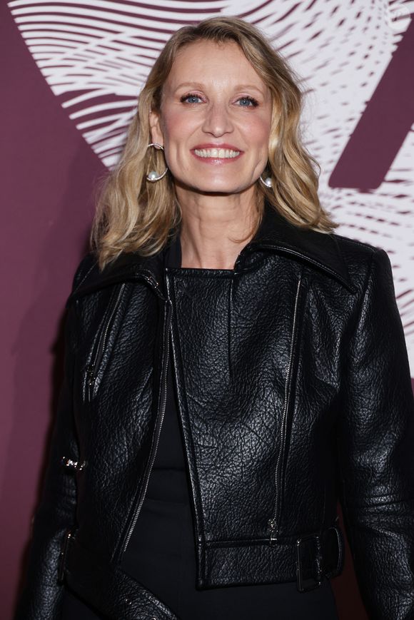 L’actrice est fan du restaurant Banoi, situé rue des Vinaigriers.

Alexandra Lamy au photocall du dîner de la 51ème cérémonie des César au Fouquet's à Paris, France, le 27 février 2026. © Denis Guignebourg/Bestimage