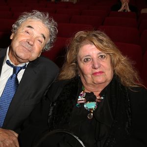 Pierre Perret a pris la parole sur Instagram après le décès de son épouse Simone.

Représentation de la pièce de théâtre "Les Grandes Filles" au Théâtre Montparnasse en soutien à l'APREC (l'Alliance Pour la Recherche en Cancérologie) à Paris.
Denis Guignebourg / Bestimage