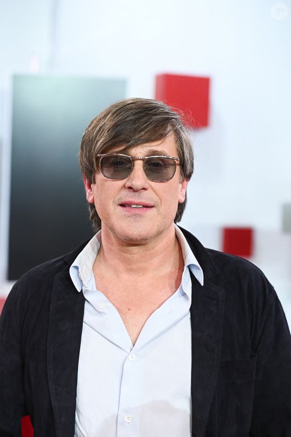 Mais aussi Thomas Dutronc

Exclusif - Thomas Dutronc lors de l'enregistrement de l'émission Vivement dimanche au studio Rive gauche, présentée par M. Drucker, diffusée sur France 3, le 1er mars 2026, à Paris, France, le 18 février 2026. © Guillaume Gaffiot/Bestimage