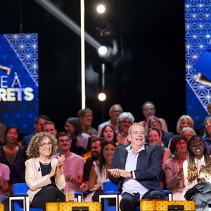 Ce vendredi 26 septembre 2025, sur France 3, elle reçoit Mireille Dumas, Garo et François Berléand.

Exclusif - François Berléand, Mireille Dumas et Garou lors de l'enregistrement de l'émission "La Boîte à secrets", présentée par F.Bollaert et diffusée le 26 septembre 2025 sur France 3, dans les studios du Lendit à Saint-Denis, Seine Saint-Denis, France, le 8 septembre 2025. © Pierre Perusseau/Bestimage