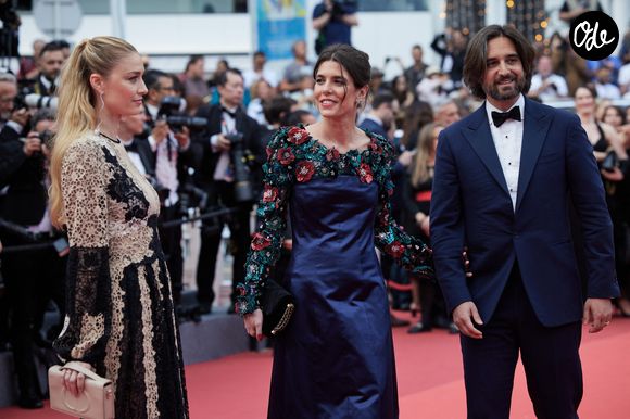 Dimitri Rassam a rejoint l’aventure, une arrivée qualifiée d’"immense soulagement" par Beatrice Borromeo.

Beatrice Borromeo, Charlotte Casiraghi et Dimitri Rassam - Montée des marches du film « Jeanne du Barry » pour la cérémonie d’ouverture du 76ème Festival International du Film de Cannes, au Palais des Festivals à Cannes. Le 16 mai 2023
© Jacovides-Moreau / Bestimage