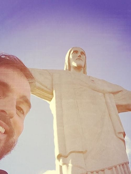 Christophe Willem heureux au Brésil, où il a acheté une maison : le chanteur partage son album photos