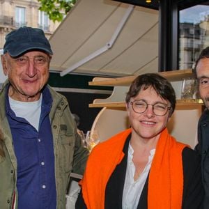 Caroline Faindt, Pierre Bonte, Catherine Mathivat, Zinedine Soualem - Personnalités aux Deux Magots pour la 3ème édition du salon du livre à Saint-Germain-des-Prés "Des pages avant la plage" à Paris le 6 juin 2026

© Philippe Baldini / Bestimage