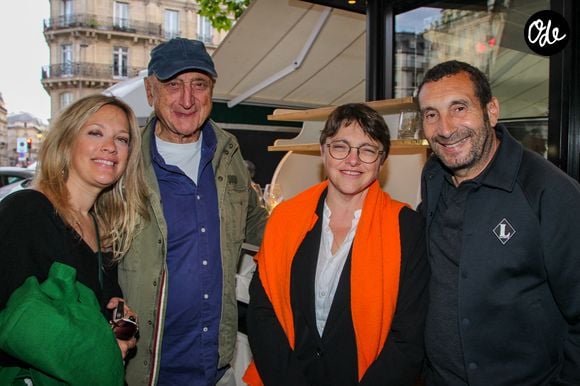 Caroline Faindt, Pierre Bonte, Catherine Mathivat, Zinedine Soualem - Personnalités aux Deux Magots pour la 3ème édition du salon du livre à Saint-Germain-des-Prés "Des pages avant la plage" à Paris le 6 juin 2026

© Philippe Baldini / Bestimage