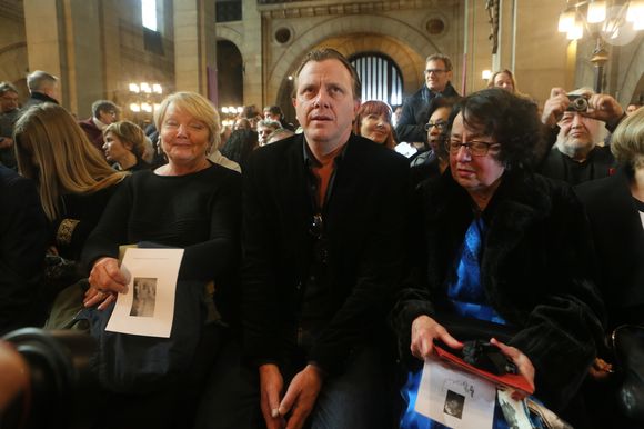 Claude François Junior (Jr), sa mère Isabelle Forêt lors de la messe hommage à Claude François en l'église Notre-Dame d'Auteuil à Paris le 10 mars 2018. Cette commémoration marque le 40ème anniversaire de la mort du chanteur. Ses obsèques ont été célébrées au même endroit le 15 mars 1978.
© CVS / Bestimage