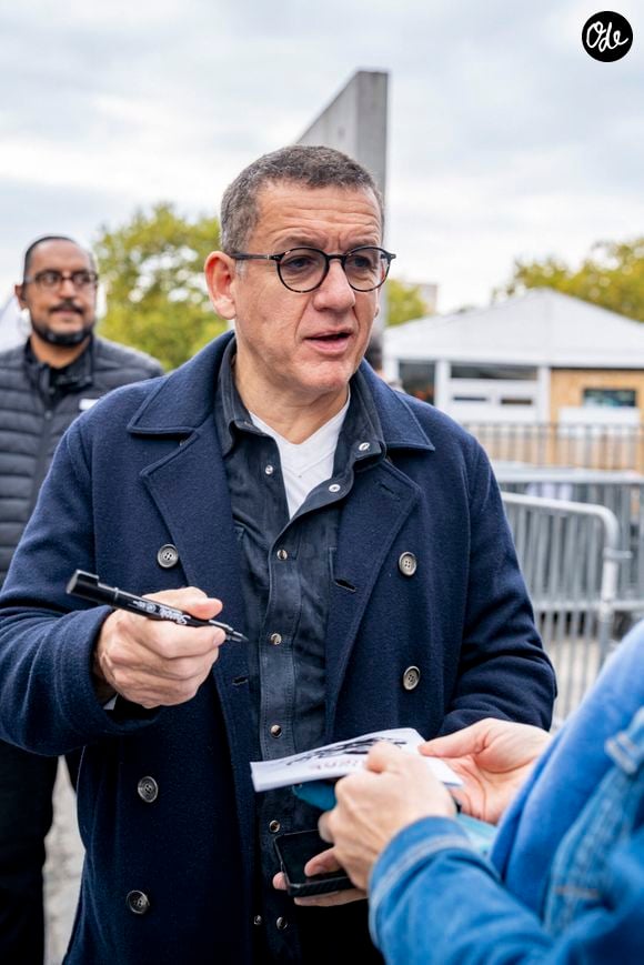 Dany Boon fait des décicaces avant le film "Joyeux Nöel" de Christian Carion, rediffusé lors du Festival Lumière 2025 à Lyon le 15/10/2025.

© Thesillat / PsNewZ / Bestimage