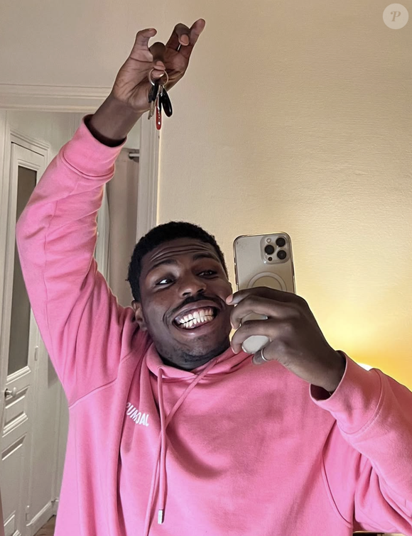 Il y reçoit des stars pour connaître les coulisses de leur vie.

Capture Instagram du compte appartenant à Marcus