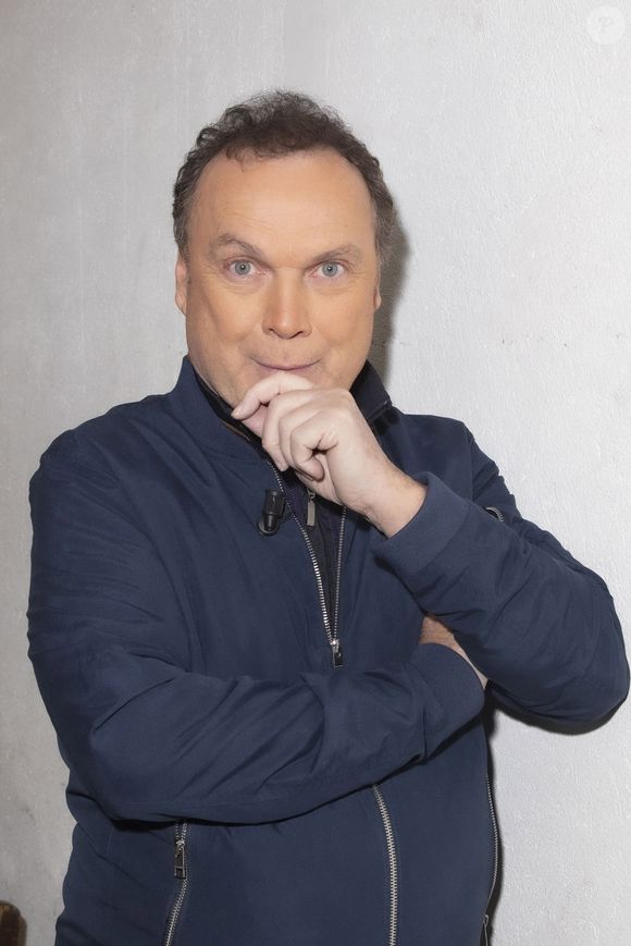 Julien Lepers - Enregistrement de l'émission "Waf Waf Wouf Wouf, spéciale chiens", diffusée en direct sur C8 le 18 novembre
© Jack Tribeca / Bestimage