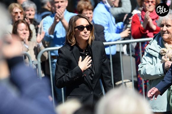 Depuis plusieurs années, Laura Smet habite au Cap-Ferret

Laura Smet - Sorties des obsèques de Nathalie Baye en l'église Saint-Sulpice à Paris le 24 avril 2026. © Clement Prioli / Bestimage