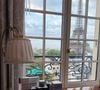 La chambre Signature Paris avec vue panoramique coûte en moyenne un peu plus de 6 100 euros la nuit.

Thylane Blondeau a partagé les coulisses de son mariage avec Benjamin Attal. Capture d'écran Instagram