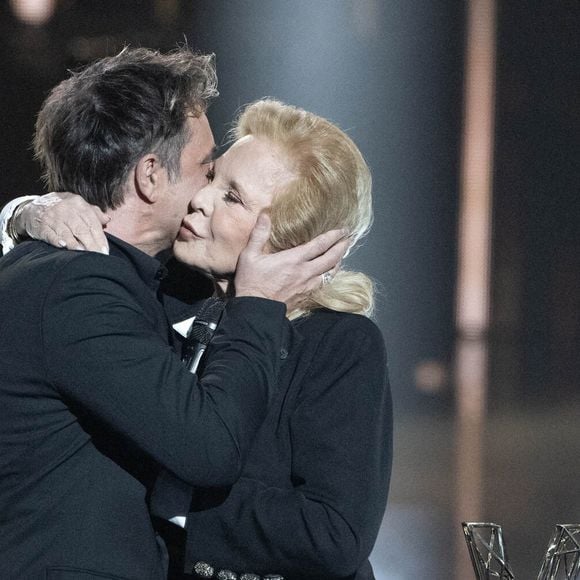 Sylvie Vartan sur scène reçoit un prix d'honneur de David Hallyday lors des 40èmes Victoires De La Musique à La Seine Musicale le 14 février 2025 à Boulogne-Billancourt, France. Photo de David NIVIERE/ABACAPRESS.COM