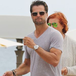 David Charvet est allé déjeuner au restaurant Nobu avec ses parents et ses enfants Heaven Rain et Shaya Braven à Malibu, le 28 mars 2016 © CPA/Bestimage