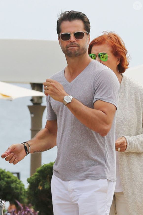 David Charvet est allé déjeuner au restaurant Nobu avec ses parents et ses enfants Heaven Rain et Shaya Braven à Malibu, le 28 mars 2016 © CPA/Bestimage