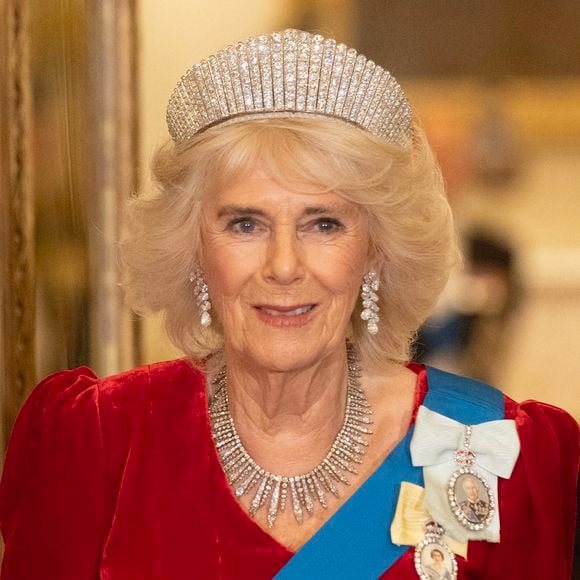 Camilla Parker Bowles a fait son retour !

Camilla Parker Bowles, reine consort d'Angleterre - L'émir du Qatar Tamim ben Hamad Al-Thani et sa femme au dîner d'Etat au palais de Buckingham lors de sa visite d'Etat au Royaume-Uni