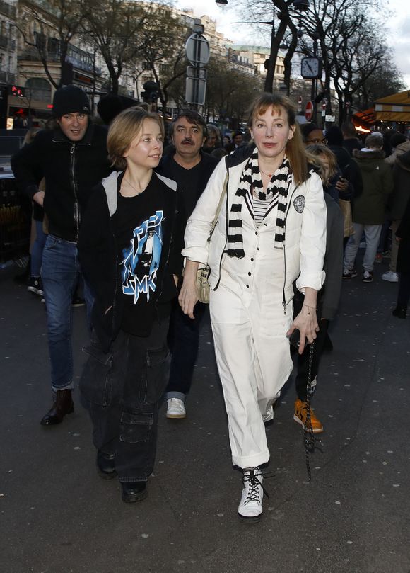 Exclusif - Julie Depardieu et ses enfants -  Arrivées à la première du film Astérix et Obélix "L'Empire du Milieu" au cinéma Le Grand Rex à Paris le 15 janvier 2023. © Agence / Bestimage