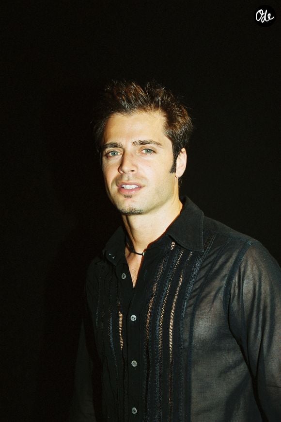 Outre "Alerte à Malibu", le comédien français a aussi joué dans "Melrose Place" durant les années 90 aux États-Unis

David Charvet - Collection Dior 2002/2003, Paris 07/2002
© JLPPA / Bestimage