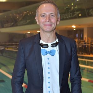 Samuel Etienne lors de la compétition caritative Défi du cœur au profit de l'association l'étoile de Martin (association de recherche contre le cancer des enfants) en marge du 6ème meeting olympique de natation à Courbevoie le 17 février 2018. Le défi du cœur a été animé par la journaliste E.Denis.

© Giancarlo Gorassini / Bestimage