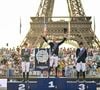 L'événement se déroule sur le Champ-de-Mars près de la Tour Eiffel et récompense de grands cavaliers lors de compétitions
Gilles Thomas 1er sur Ermitage Kalone, Lillie Keenan 2ème sur Fasther et Denis Lynch 3ème sur Mr Boombastic à la remise du prix Longines Global Champions Tour Grand Prix of Paris (1.60 m) au Longines Paris Eiffel Jumping au pied de la Tour Eiffel sur le Champ-de-Mars à Paris, France, le 21 juin 2025. © Perusseau-Veeren/Bestimage