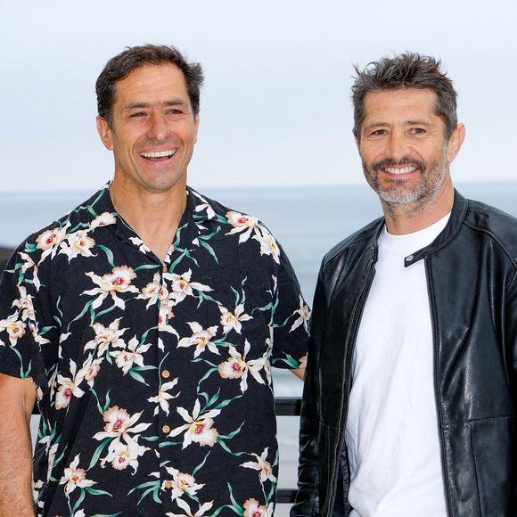 Peyo Lizarazu et son frère, Bixente Lizarazu - Photocall du défilé Chanel "Collection Croisière 2026-2027 (Chanel Cruise)" sur la terrasse du Casino municipal de Biarritz, le 28 avril 2026.

© Olivier Borde/Bestimage