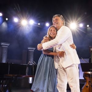 Roberto Alagna et sa fille Malèna lors du spectacle "Air d'opéra et mélodies italiennes" à l'occasion des Nuits Classiques du festival de Ramatuelle, le 31 juillet 2024. © Cyril Bruneau / Festival de Ramatuelle / Bestimage