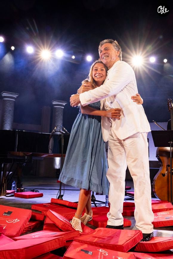 Roberto Alagna et sa fille Malèna lors du spectacle "Air d'opéra et mélodies italiennes" à l'occasion des Nuits Classiques du festival de Ramatuelle, le 31 juillet 2024. © Cyril Bruneau / Festival de Ramatuelle / Bestimage