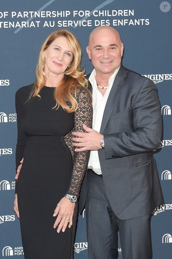 En interview, le mari de Steffi Graf s’est confié sur ses problèmes d’addiction pendant sa carrière

Steffi Graf et son mari André Agassi  - Longines a organisé un Gala de charité en l'honneur de Steffi (Stefanie) Graf et de André Agassi avec les associations caritatives "Children for Tomorrow" et "The André  Agassi Foundation for Education" au Musée Rodin à Paris avec qui la marque célèbre ses 10 ans de partenariat. Longines donnera le coup d’envoi d’une vente aux enchères de montres exclusives en faveur des associations de Steffi Graf et de André Agassi. Paris le 2 juin 2018
© Guirec Coadic/Bestimage