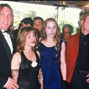 Son père Gérard a, quant à lui, toujours pointé du doigt la justice française, qu’il rend responsable de l’acharnement subi par son fils.

Archives – Gérard Depardieu avec Élisabeth, et leurs enfants, Julie et Guillaume, au Festival de Cannes 1992. © ANGELI-RINDOFF / BESTIMAGE