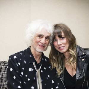 Le 18 janvier 2025, Louis Bertignac - guitariste et cofondateur du mythique groupe de rock français Téléphone -  a offert un concert exceptionnel au Trianon de Paris. Un show qui a été également diffusé en direct sur Olympia TV.

Exclusif - Louis Bertignac, son épouse Laetitia, Backstage du concert au Trianon Paris et diffusé en direct sur Olympia TV, à Paris, France, le 18 janvier 2025. © Jack Tribeca/Bestimage