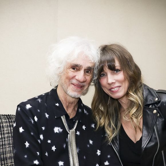 Le 18 janvier 2025, Louis Bertignac - guitariste et cofondateur du mythique groupe de rock français Téléphone -  a offert un concert exceptionnel au Trianon de Paris. Un show qui a été également diffusé en direct sur Olympia TV.

Exclusif - Louis Bertignac, son épouse Laetitia, Backstage du concert au Trianon Paris et diffusé en direct sur Olympia TV, à Paris, France, le 18 janvier 2025. © Jack Tribeca/Bestimage