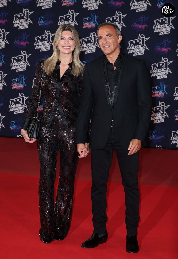 Dans les pages de "Paris Match", l'animateur s'était néanmoins confié sur sa rencontre avec sa compagne et sur la place essentielle qu'elle occupe dans son existence. 

Nikos Aliagas et sa femme Tina au photocall de la 27ème édition des NRJ Music Awards au palais des Festivals de Cannes, France, le 31 octobre 2025. © Dominique Jacovides/Bestimage