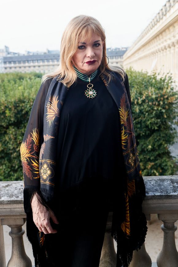 À 69 ans, elle n’a jamais eu d’enfant, un choix personnel qu’elle a expliqué publiquement dans le passé.

Exclusif - Catherine Jacob - Cérémonie de remise des insignes de Commandeur des Arts et des Lettres à Catherine Jacob au Ministère de la Culture à Paris le 5 septembre 2023. 

© Christophe Clovis / Bestimage