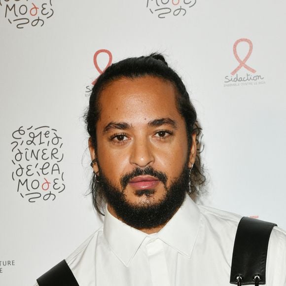 Malgré les accusations qui pèsent sur lui, le chanteur et ses équipes semblent toujours plus soudées que jamais

Slimane Nebchi - Photocall du « Dîner de la Mode » au bénéfice du Sidaction, au Palais de Tokyo, dans le cadre de la Fashion Week de Paris. Le 25 Janvier 2024. 
© Rachid Bellak / Bestimage