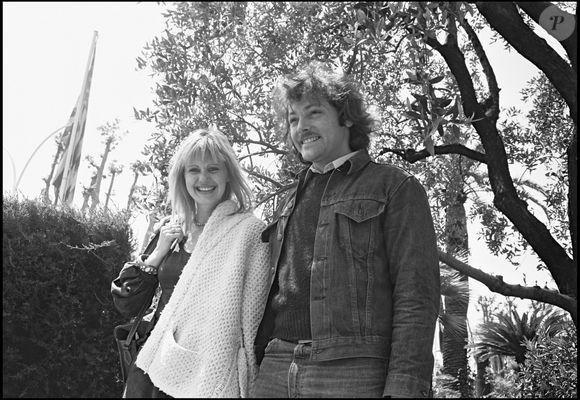 Viendra ensuite Patrick Dewaere avec qui elle aura une petite Angèle

Miou-Miou et Patrick Dewaere au Festival de Cannes en 1974 © Angeli - Rindoff - Bestimage
