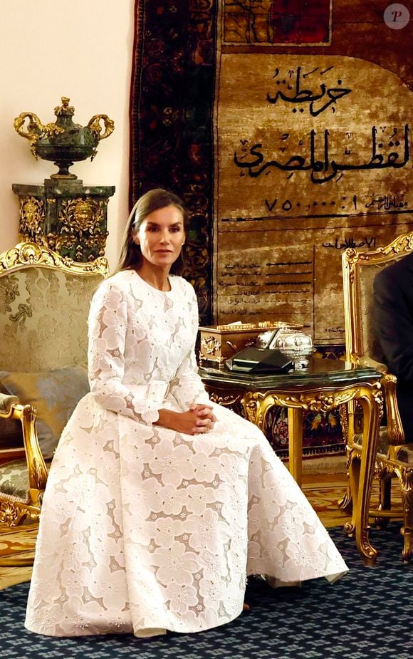 Pour cette occasion spéciale, la reine a sorti ses plus belles tenues vestimentaires.

Le roi Felipe VI d'Espagne et la reine Letizia sont en visite en Egypte le 17 septembre 2025. © Casa SM El Rey / Agence via Bestimage