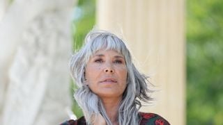 Zazie a fait le choix de laisser ses cheveux blancs, sans penser que cela prendrait une telle ampleur : "C'est devenu un engagement"