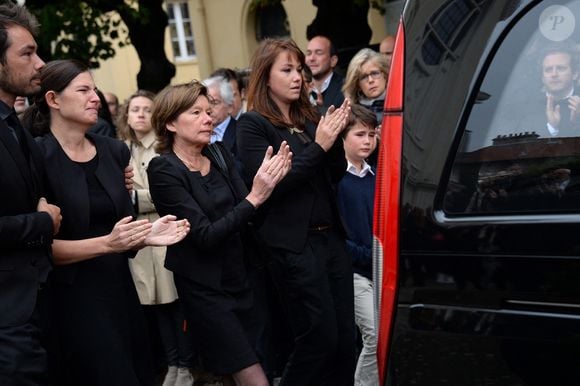 Les proches et la famille quittent l'église Jeanne d'Arc après les funérailles du journaliste Benoit Duquesne, à Versailles, France, le 10 juillet 2014. Photo by ABACAPRESS.COM