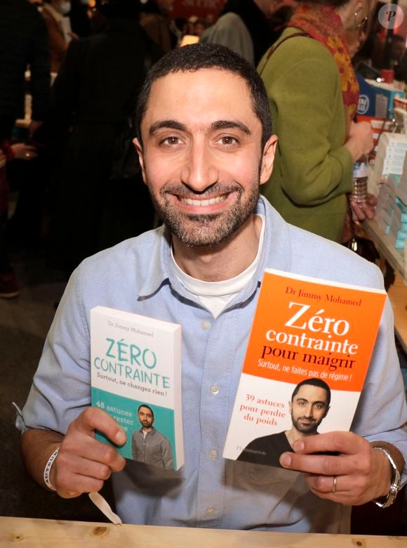 Si vous êtes en phase de changement d'alimentation, "Zéro contrainte pour maigrir" (éd. Flammarion), pourrait bien être fait pour vous. 

Jimmy Mohamed au Festival du Livre de Paris 2023 au Grand Palais Éphémère le 23 avril 2023.

© Cédric Perrin / Bestimage