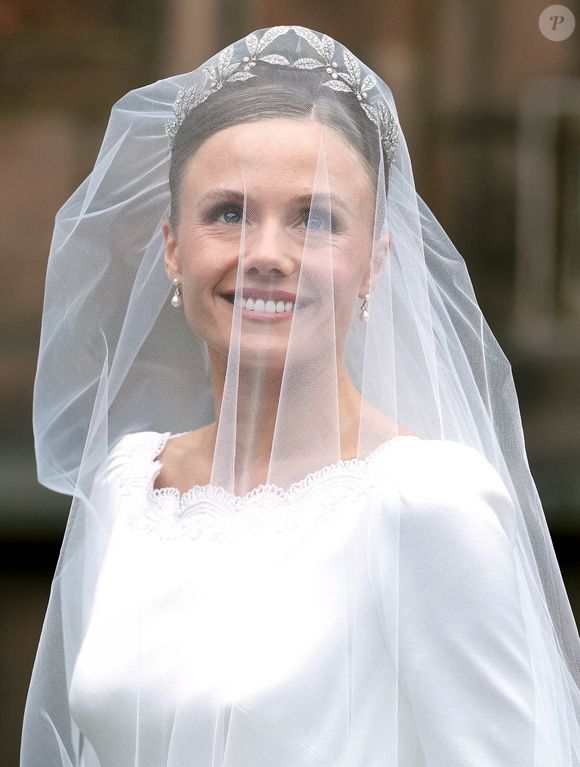 Le couple s'était marié le 7 juin 2024 en la cathédrale de Chester

Olivia Henson - Mariage du duc de Westminster, Hugh Grosvenor, et Olivia Henson en la cathédrale de Chester. Le 7 juin 2024.
© Julien Burton / Bestimage