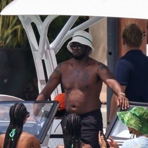 Exclusif - Sean Combs (Puff Daddy, Puffy, Diddy P. Diddy) en bateau avec des amis en 2024
©Backgrid USA / Bestimage