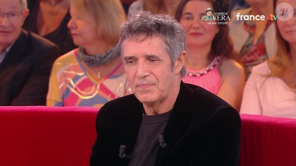 Julien Clerc dans Vivement dimanche le 23 novembre 2025. Capture d'écran/France 3