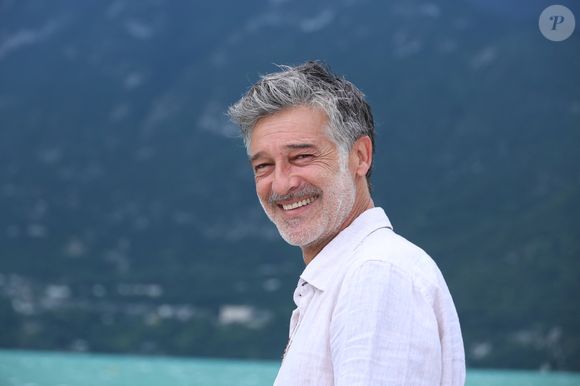 Exclusif - Stéphane Blancafort (Ici Tout Commence) pose lors du Festival du Cinéma Francais et de la gastronomie d'Aix-les-Bains, France, le 4 juin 2025. © Denis Guignebourg/Bestimage